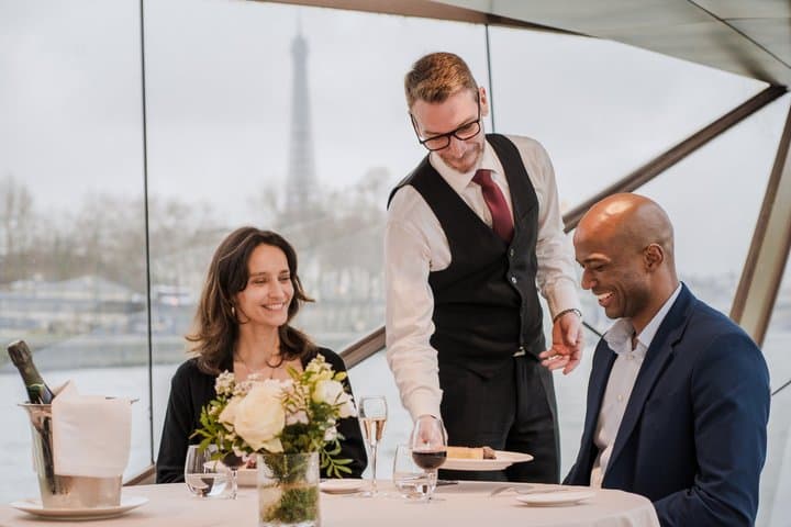 Bateaux Mouches® Dinner Cruise on the Seine River in Paris — photo 3