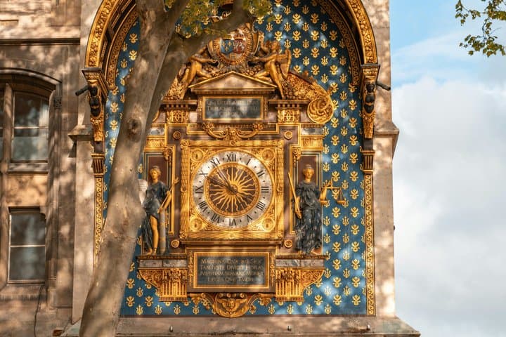 How Paris Became Paris: Notre-Dame to the Louvre — photo 1