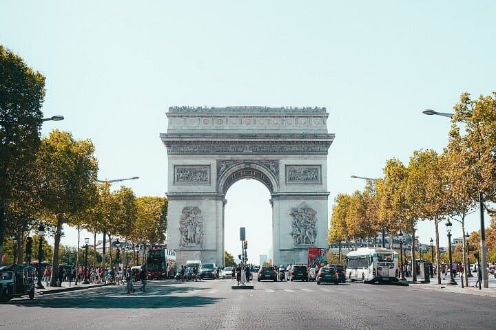 Paris: Arc de Triomphe Tour and Taste of Macarons — photo 6