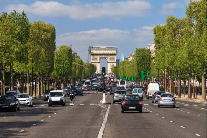 Paris: Arc de Triomphe Tour and Taste of Macarons — photo 7