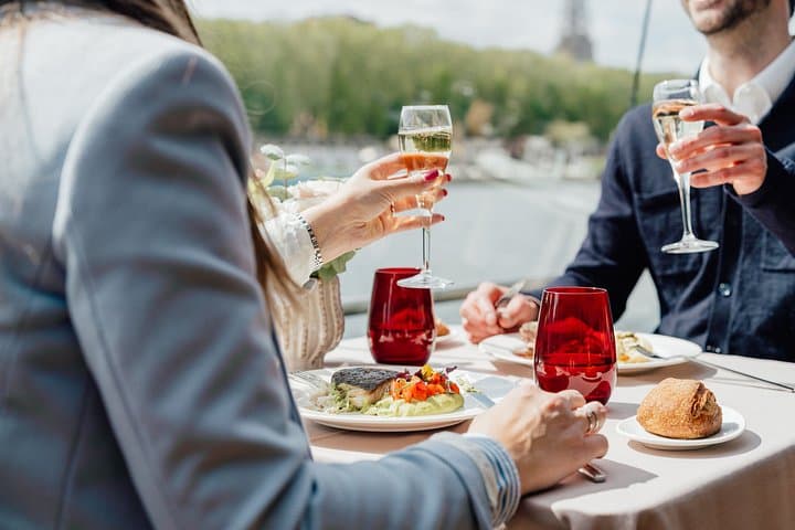 Bateaux Mouches® Lunch Cruise on the Seine River in Paris — photo 9
