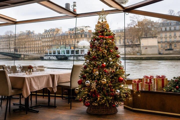 Paris Christmas Special Lunch Cruise by Bateaux Mouches® — photo 1