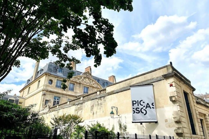 Paris Walking Tour with Picasso Museum Ticket — photo 1
