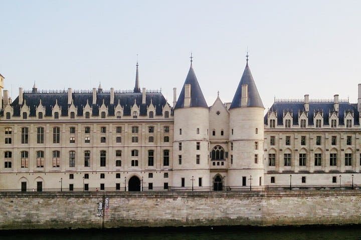 Conciergerie Paris Entry Tickets with Audio Guide Tablet — photo 2