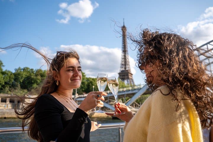 Paris Seine River Champagne Tasting Cruise by Ô Chateau — photo 2