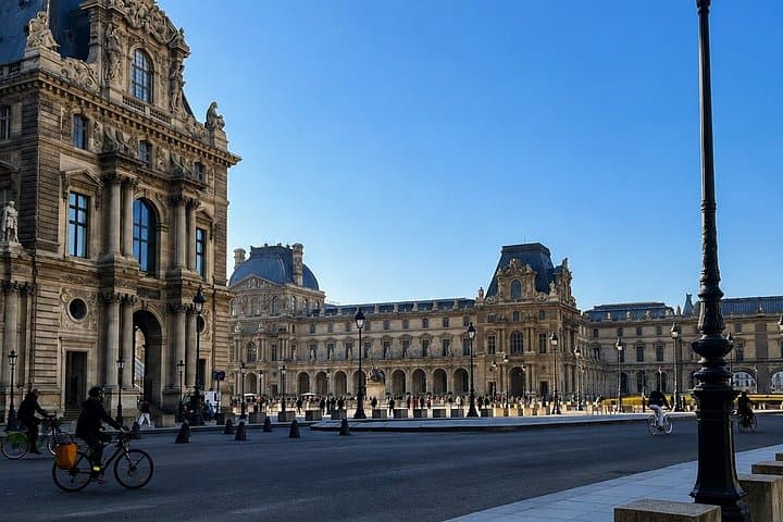 Paris Louvre and Orsay Museums Masterpieces Private Day Tour — photo 3