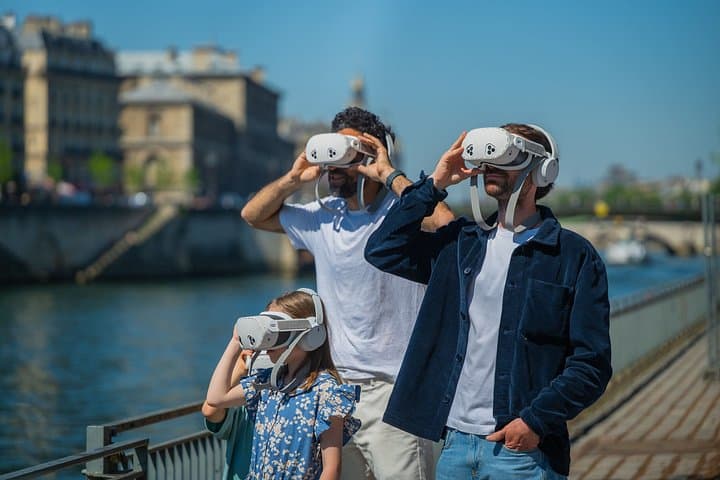 Paris: Guided Tour of the Seine Banks with Virtual Reality — photo 5