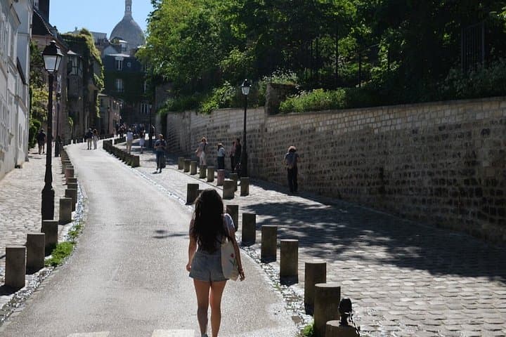 Montmartre Authentic Art Stories and Hidden Corners — photo 1