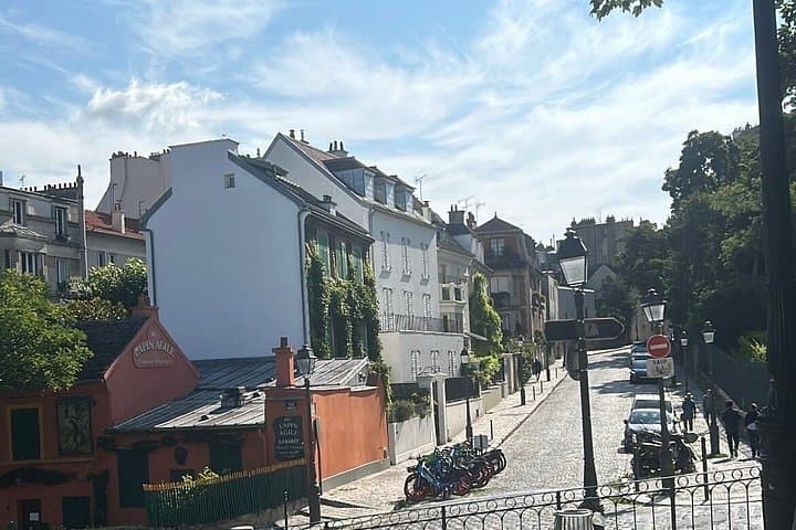 Montmartre Authentic Art Stories and Hidden Corners — photo 2
