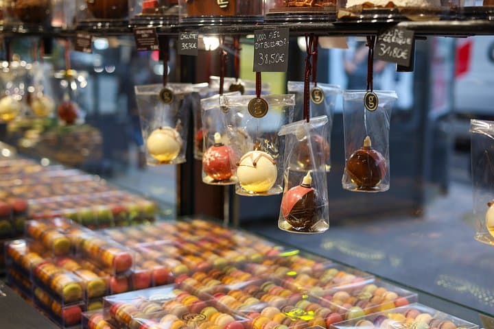 Paris Christmas Gourmet Food Small Group Walking Tour — photo 1
