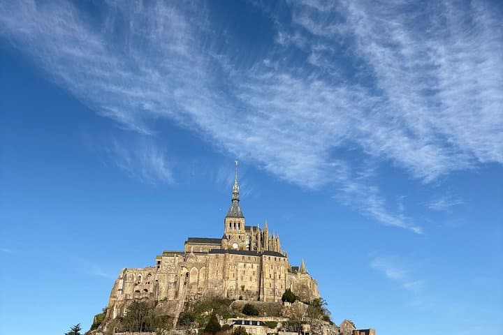 Mont Saint Michel Tour by Vintage Range Rover from Paris — photo 1