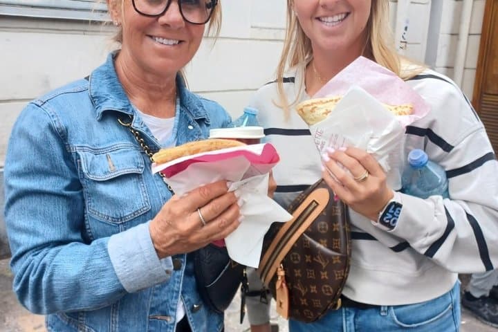 Crepes, Chocolates and Macarons in Montmartre — photo 1