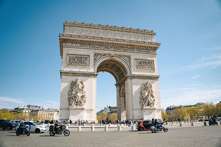 Paris by Vespa: Private Guided Self-Drive Experience — photo 2