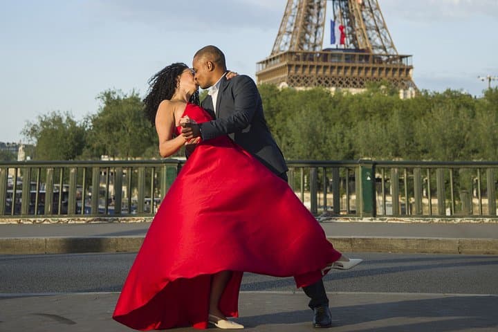 Paris: Your Own Private Photoshoot at the Eiffel Tower — photo 1