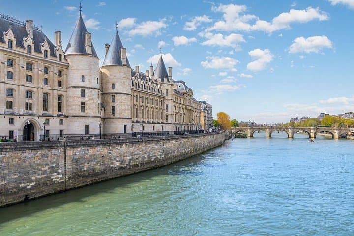 Paris Scavenger Hunt & Highlights Self-Guided Walking Tour — photo 7