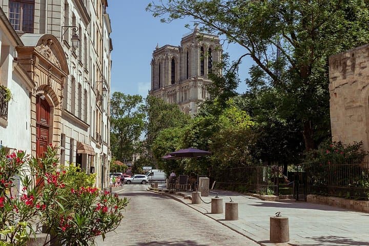 Paris Notre Dame Exterior Guided Tour with Cathedral Access — photo 10