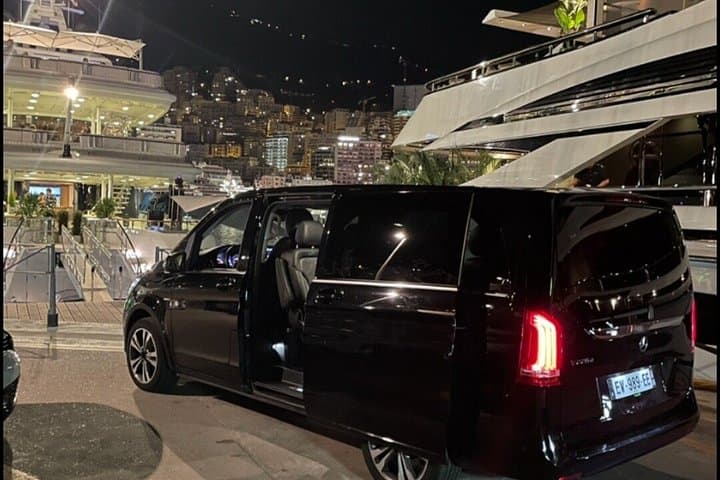 Private Van Transfer Paris Airport CDG to Paris — photo 1