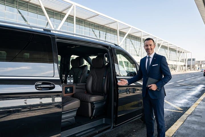 Paris: CDG Airport Private Transfer ⇄ City Center/Disneyland — photo 2