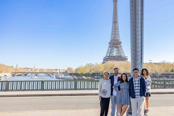 Private Guided Professional Photoshoot by the Eiffel Tower — photo 20