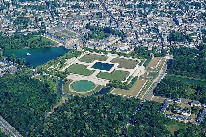From Paris Château de Fontainebleau Vaux-le-Vicomte Guided Tour — photo 3
