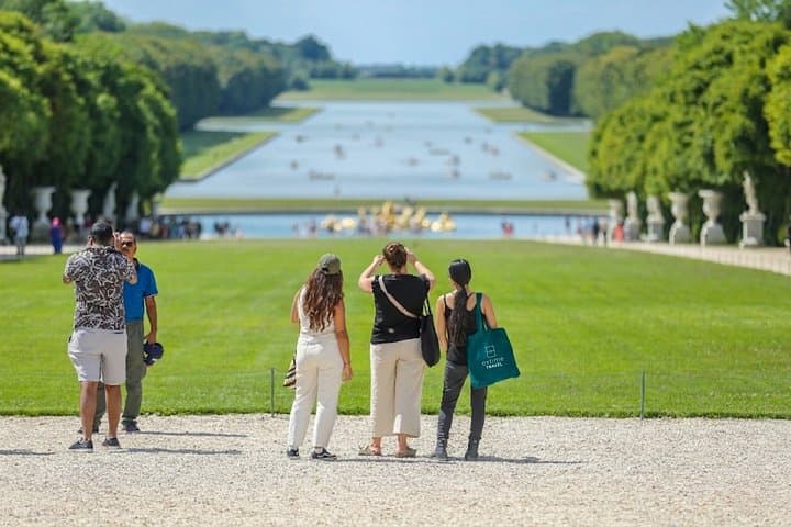 Giverny and Versailles Small Group Day Trip from Paris with Lunch — photo 3