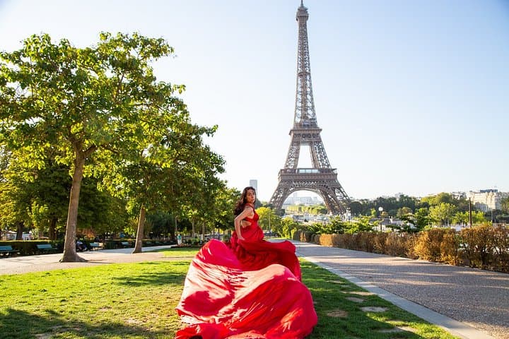 Paris Flying Dress Photoshoot and Videos — photo 12