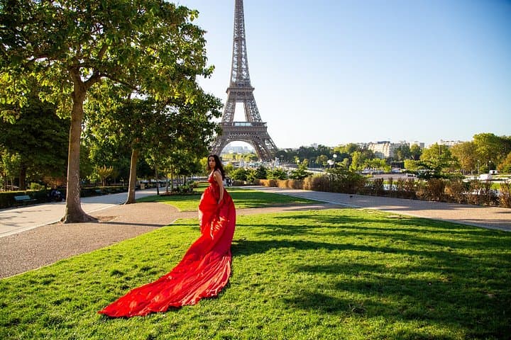 Paris Flying Dress Photoshoot and Videos — photo 14