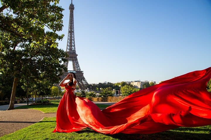 Paris Flying Dress Photoshoot and Videos — photo 7