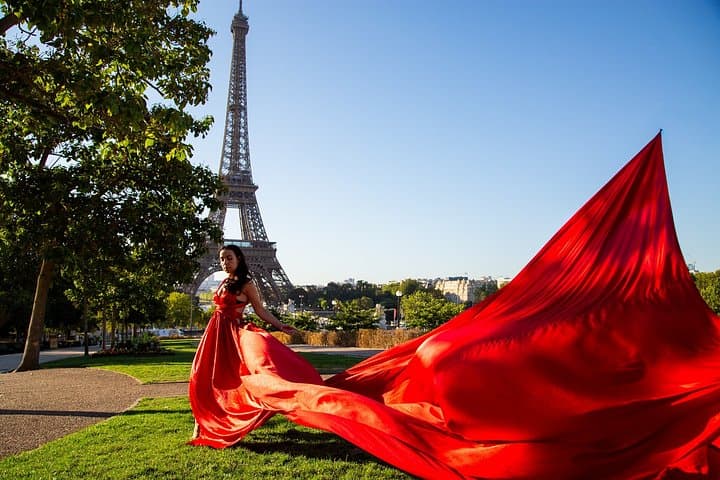 Paris Flying Dress Photoshoot and Videos — photo 15