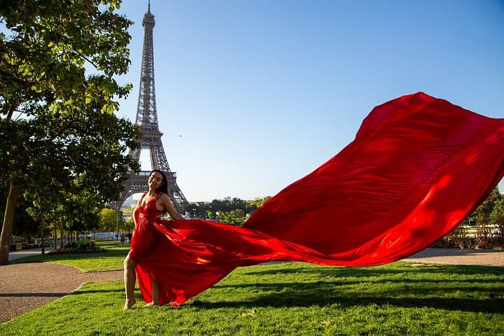 Paris Flying Dress Photoshoot and Videos — photo 16