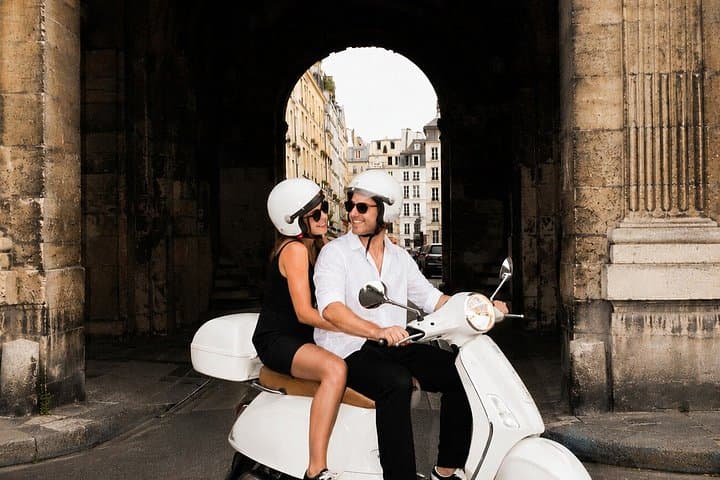 Ride A Vespa Through Paris with a guide