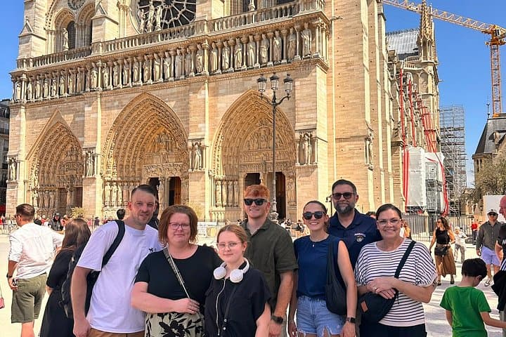 Small Group Outdoor Notre-Dame Cathedral Tour with Entrance — photo 1