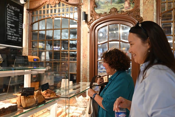 Paris: Eiffel Tower Local Food Tour with Oysters, Cheese & Wine — photo 9