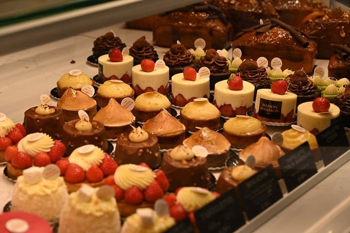 Paris: Eiffel Tower Local Food Tour with Oysters, Cheese & Wine — photo 8