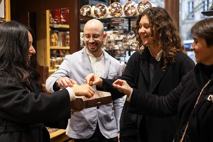Paris Christmas Gourmet Food Small Group Walking Tour — photo 2