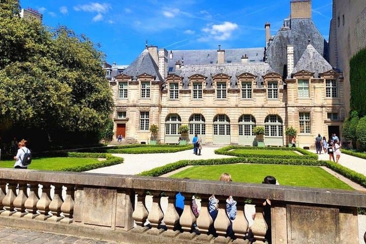 Paris Le Marais Guided Walking Tour — photo 11