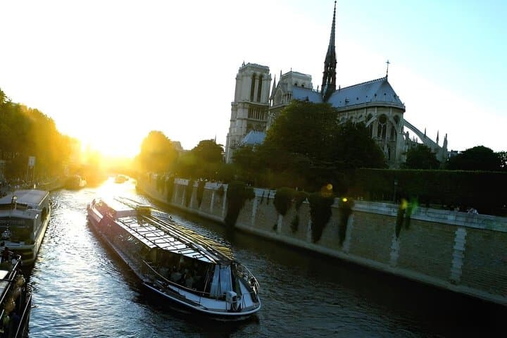 Seine River Sightseeing Cruise and Hop On Hop Off Options — photo 5