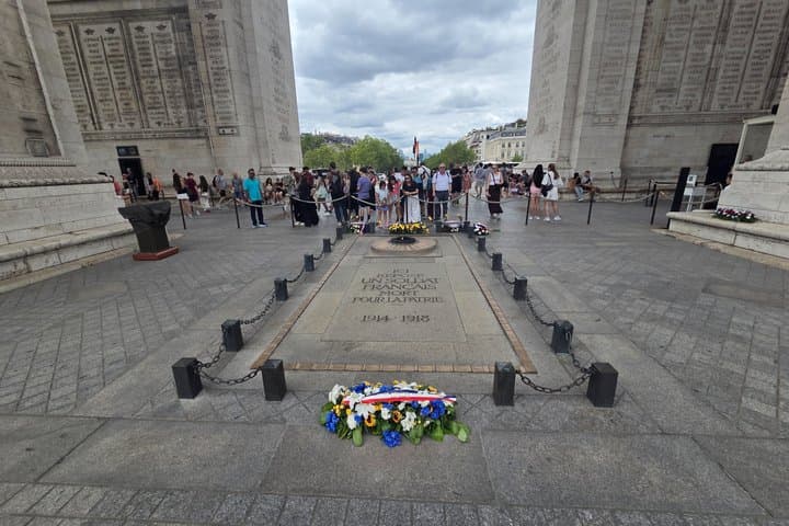 Arc de Triomphe Rooftop Tickets - Optional Private Guide — photo 9