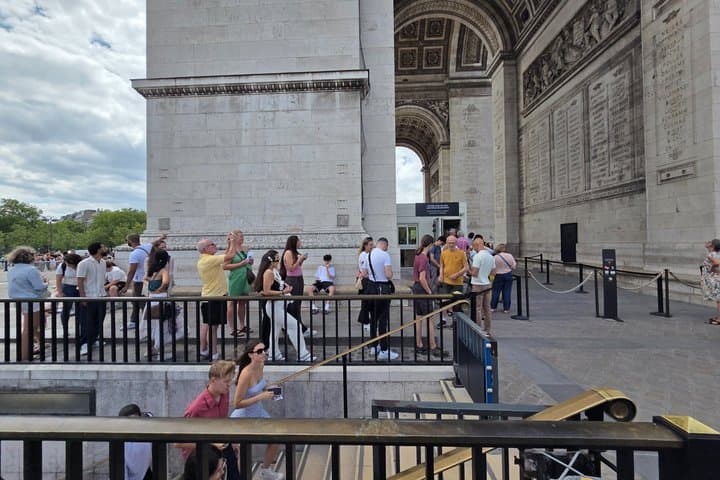 Arc de Triomphe Rooftop Tickets - Optional Private Guide — photo 10