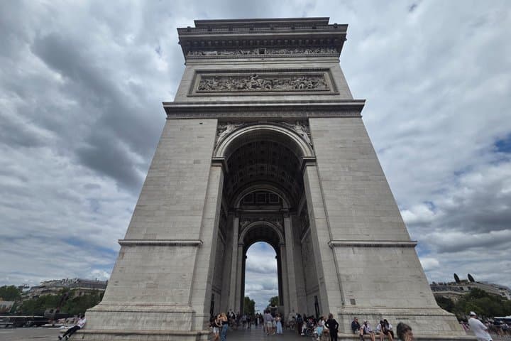 Arc de Triomphe Rooftop Tickets - Optional Private Guide — photo 11