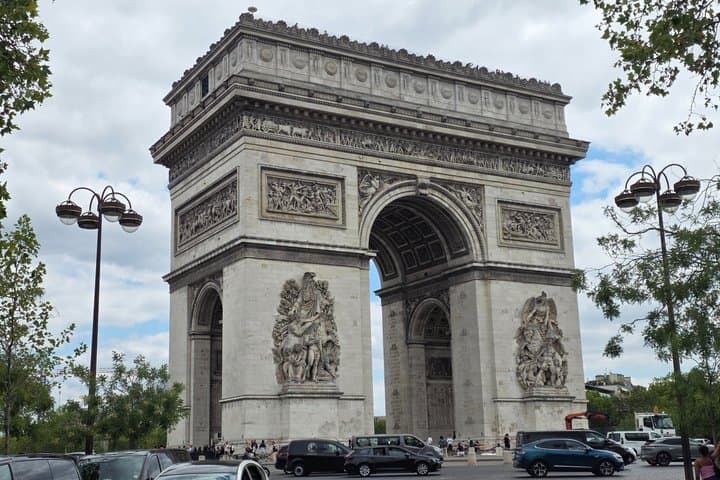 Arc de Triomphe Rooftop Tickets - Optional Private Guide — photo 13