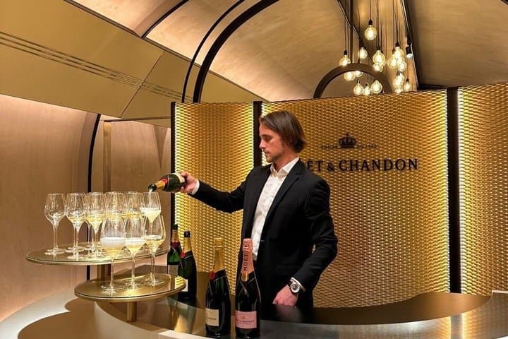 Champagne Icons: Private Tour of Veuve Clicquot, Ruinart & Moet — photo 2
