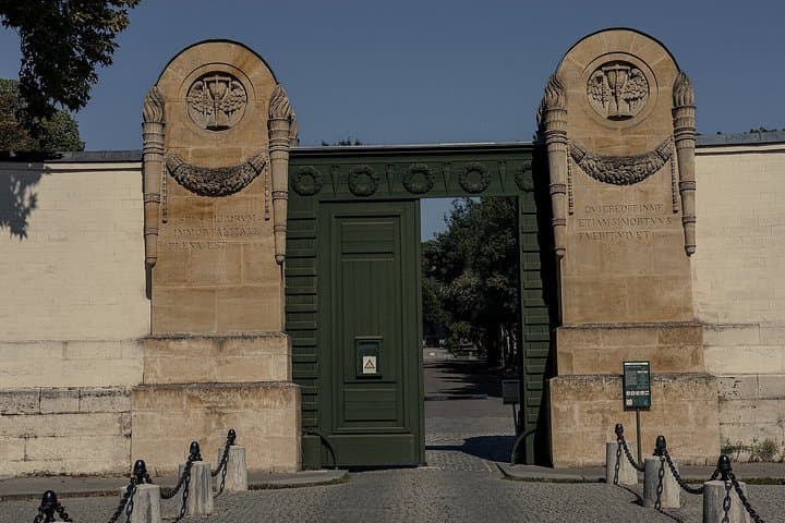 Paris: Pere Lachaise Cemetery Famous Graves and Ghosts Tour — photo 9
