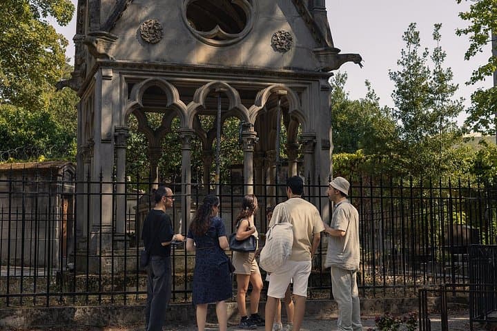 Paris: Pere Lachaise Cemetery Famous Graves and Ghosts Tour — photo 6