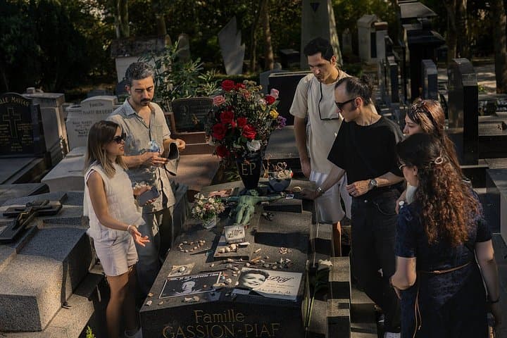 Paris: Pere Lachaise Cemetery Famous Graves and Ghosts Tour — photo 2