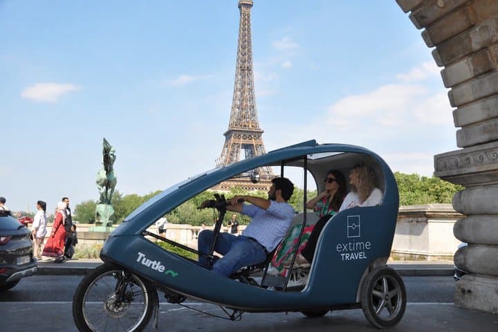 Private Sightseeing Guided Tour by Electric Pedicab (1-2 guests) — photo 1