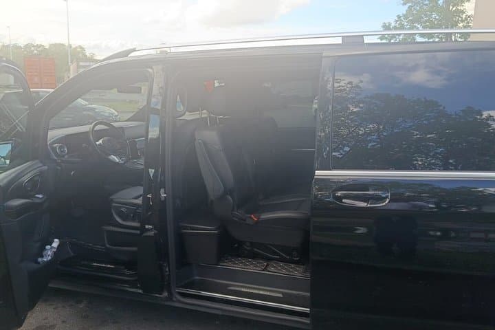 Paris City Center to CDG Airport – Premium Private Transfer — photo 9