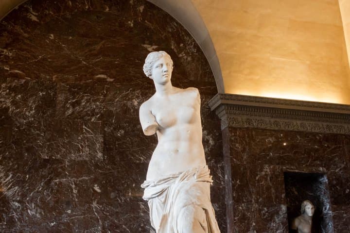 Guided Tour of the Louvre Museum with Seine River Cruise Ticket — photo 5