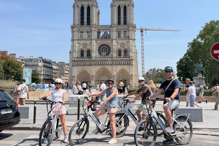 Paris: Small Group Highlights E-Bike Guided Tour — photo 3