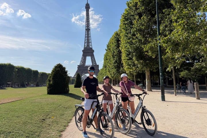 Paris: Small Group Highlights E-Bike Guided Tour — photo 17